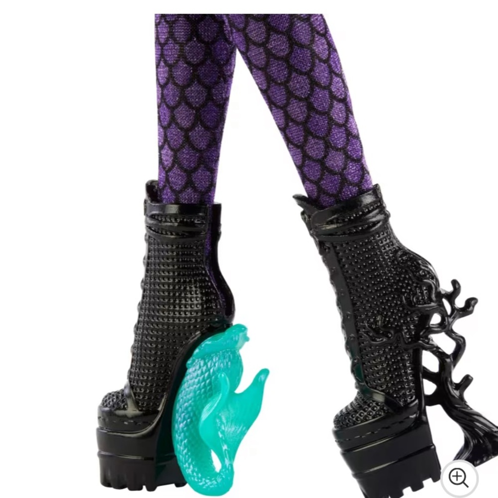 Monster High × Wednesday Doll and Accessories, Bianca Barclay Collectible doll - Picture 4 of 6